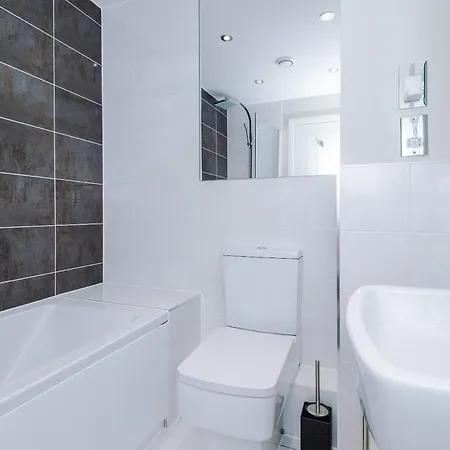 Riverside 2bed 2 Bath Fast Wifi Apartment Leeds (West Yorkshire)