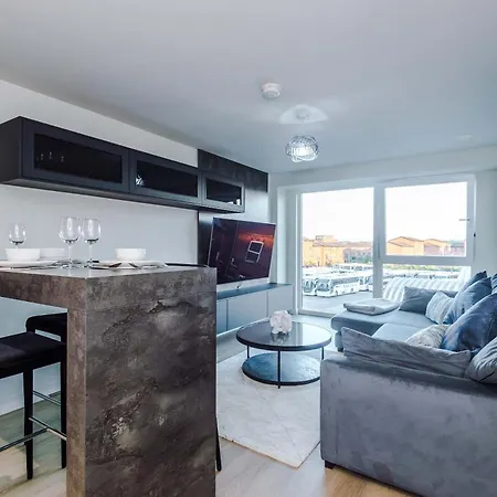 Riverside 2bed 2 Bath Fast Wifi *