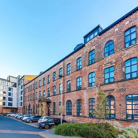 Riverside 2bed 2 Bath Fast Wifi * Leeds (West Yorkshire)